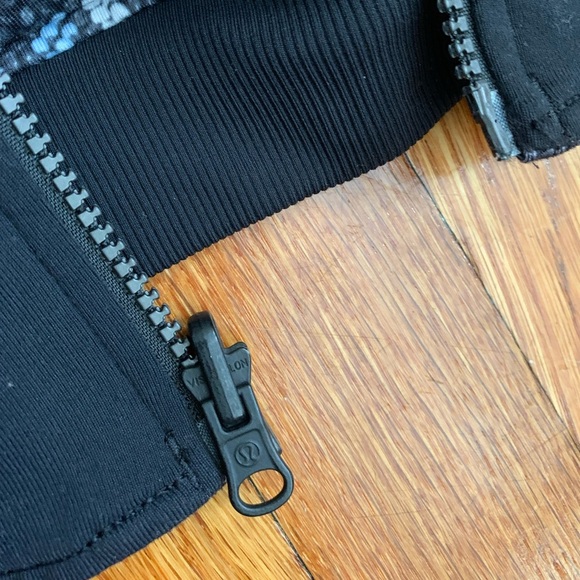 Lululemon reversible full zip garden party bomber jacket EUC size 4 - Picture 7 of 8